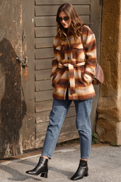 A woman wears jeans with black ankle boots (2)